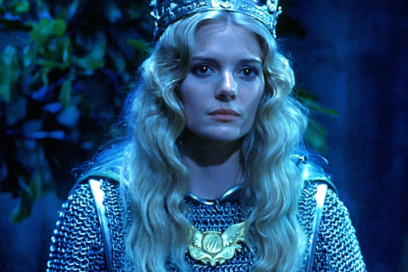 Crown Light · by NowhereManGo · silver crown, chainmail, gold throat crest