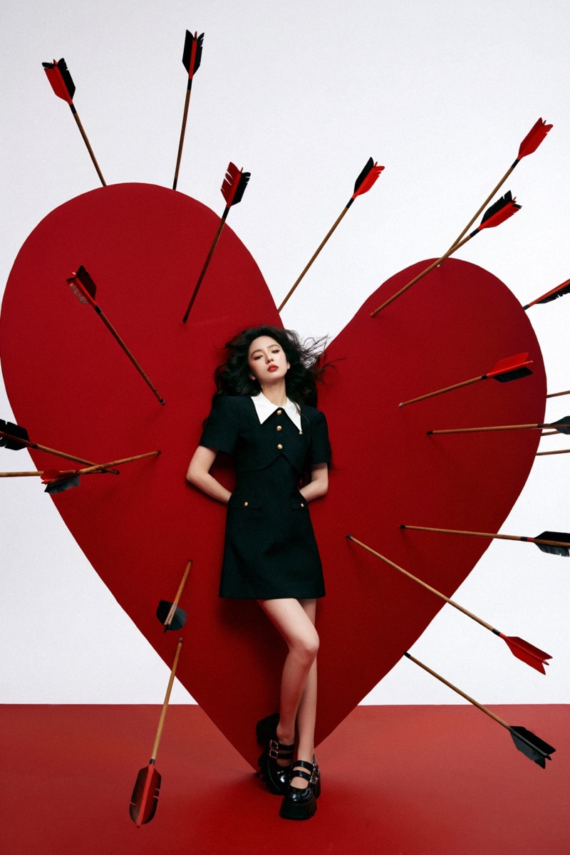 Wide Gloss · by RABBAI · red heart, macro gloss, studio pose